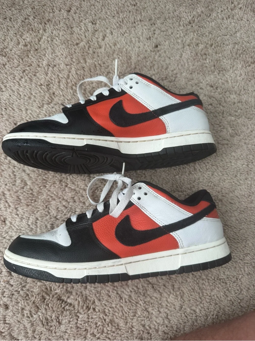 Nike Low-Top Sneakers in White, Black & Red-Orange